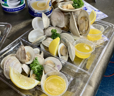 Fresh steamed clams sold by Euclid Fish Company near Cleveland